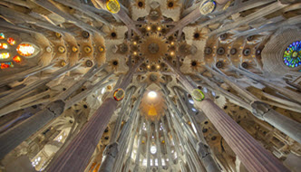 Sagrada Familia Basilik von innen
