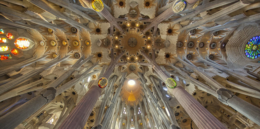 Sagrada Familia plafond binnen